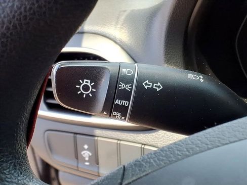 Used 2018 Hyundai Elantra GT FWD image 13