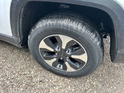 Used 2023 Jeep Grand Cherokee 4WD 4xe w/ Luxury Tech Group II image 9