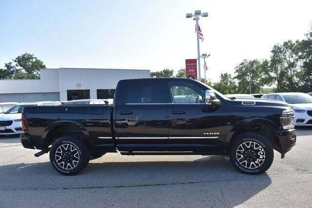 Used 2025 RAM 3500 Limited AWD/4WD image 9