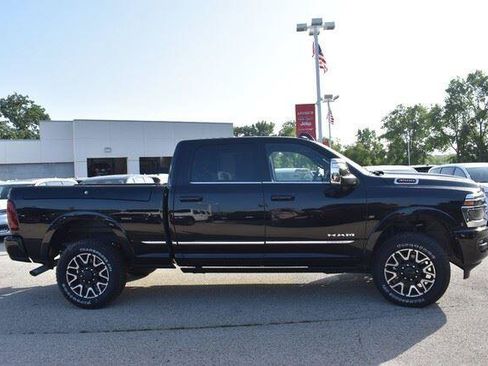 Used 2025 RAM 3500 Limited AWD/4WD image 9
