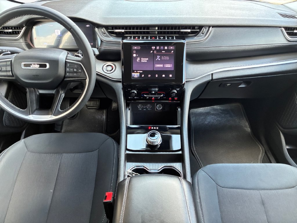 Used 2023 Jeep Grand Cherokee Laredo AWD/4WD image 19