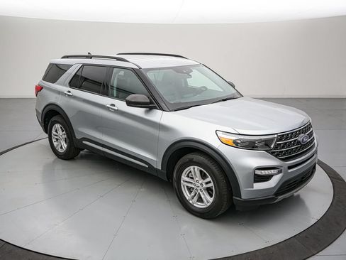 Certified 2023 Ford Explorer XLT w/ Equipment Group 202A AWD/4WD image 2