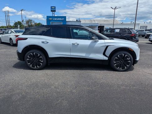 New 2026 Chevrolet Blazer EV RS AWD/4WD image 15