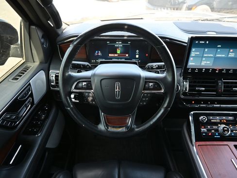 Used 2023 Lincoln Navigator Reserve AWD/4WD image 9