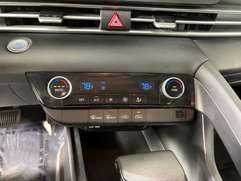 Used 2021 Hyundai Elantra SEL image 19