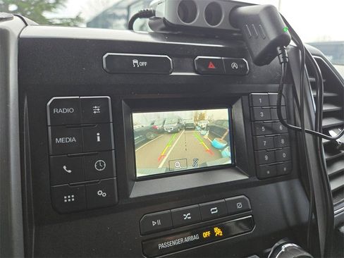 Used 2018 Ford F150 XLT w/ Trailer Tow Package image 14