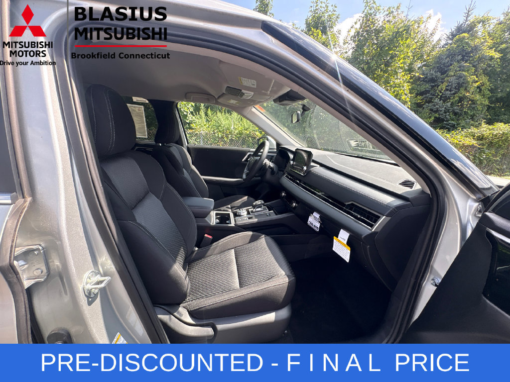 Used 2025 Mitsubishi Outlander ES AWD/4WD image 38