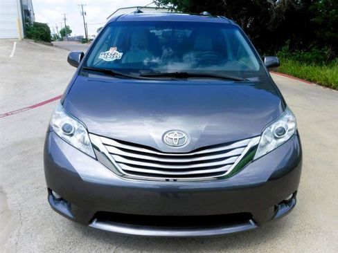 Used 2017 Toyota Sienna XLE AWD/4WD image 8