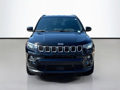 Used 2025 Jeep Compass Latitude AWD/4WD image 2
