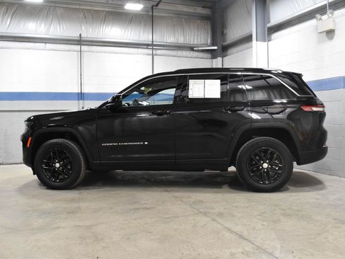 Used 2024 Jeep Grand Cherokee Laredo X w/ Luxury Tech Group I AWD/4WD image 21