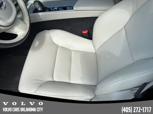 Used 2023 Volvo XC60 B5 Plus w/ Climate Package image 9