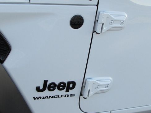 Used 2025 Jeep Wrangler Sport image 10
