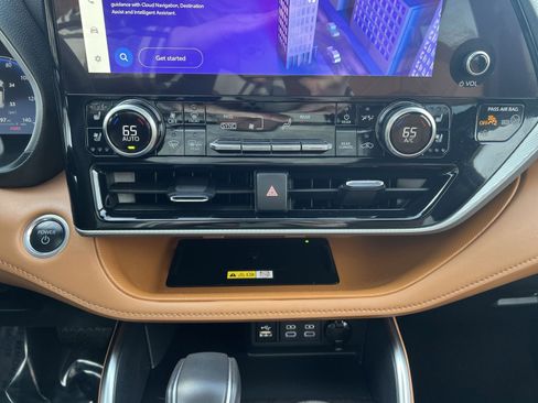 Used 2024 Toyota Highlander Platinum image 20