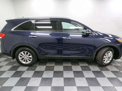 Used 2016 Kia Sorento LX w/ LX Convenience Package image 7