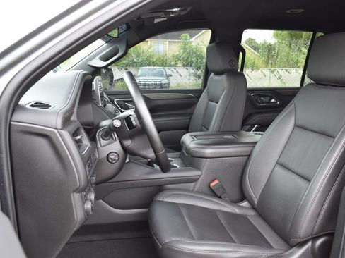 Used 2024 Chevrolet Tahoe Z71 w/ Luxury Package AWD/4WD image 7
