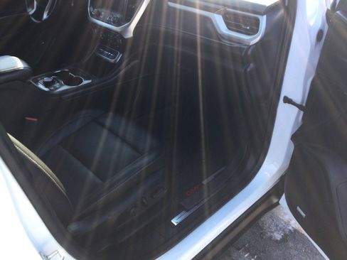 Used 2023 GMC Acadia SLT w/ Elevation Edition image 25