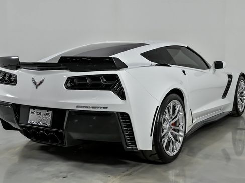 Used 2016 Chevrolet Corvette Z06 w/ 3LZ Preferred Equipment Group RWD image 12
