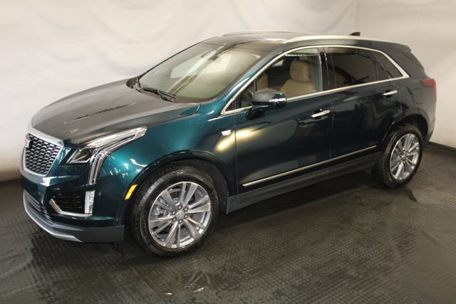 Certified 2025 Cadillac XT5 Premium Luxury AWD/4WD image 2