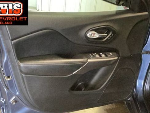 Used 2019 Jeep Cherokee Limited AWD/4WD image 13