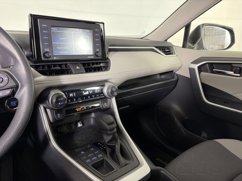 Used 2020 Toyota RAV4 XLE image 25
