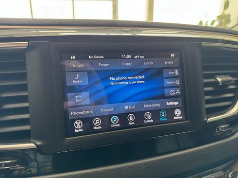 Used 2018 Chrysler Pacifica Touring-L FWD image 28
