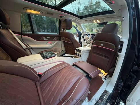 Used 2024 Mercedes-Benz Maybach GLS 600 Maybach GLS 600 4MATIC SUV image 32