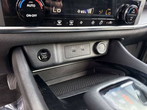 Certified 2024 Nissan Rogue SV FWD image 25