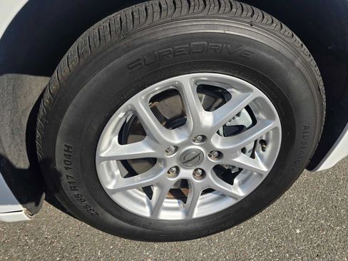 Used 2023 Chrysler Voyager LX FWD image 9
