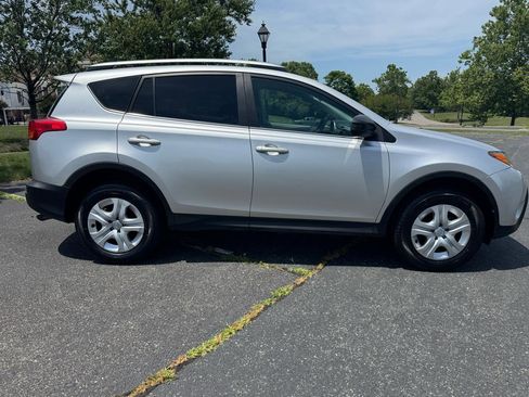 Used 2013 Toyota RAV4 LE AWD/4WD image 19
