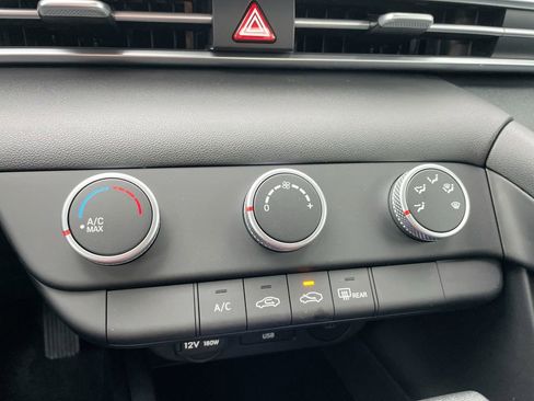 Used 2025 Hyundai Elantra SE image 44