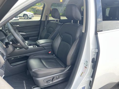 Certified 2025 Nissan Pathfinder SL AWD/4WD image 14