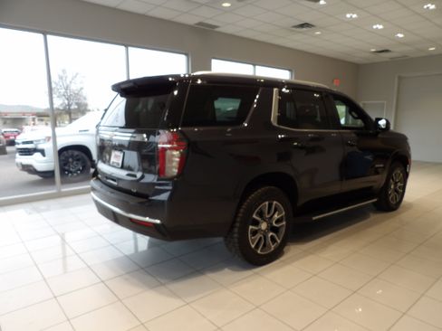 Used 2022 Chevrolet Tahoe LT w/ Luxury Package AWD/4WD image 4