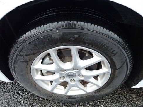 Used 2023 Chrysler Pacifica Touring-L FWD image 10
