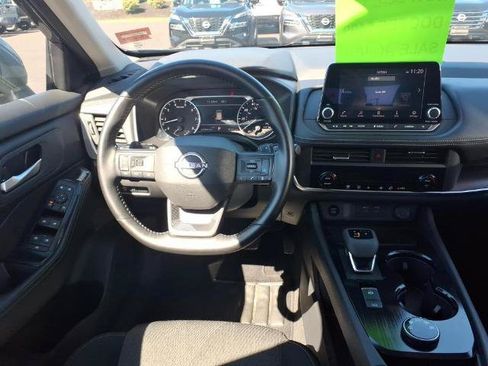 Certified 2025 Nissan Rogue SV AWD/4WD image 9