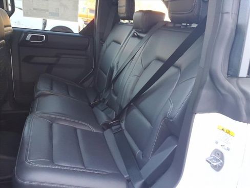 New 2025 Ford Bronco Badlands image 11