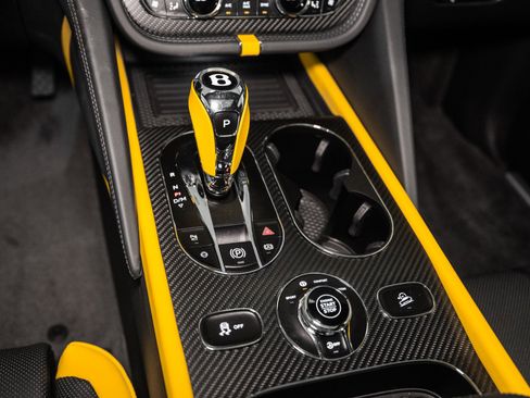 Used 2025 Bentley Bentayga image 49