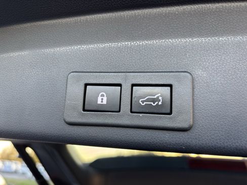 Used 2022 Subaru Ascent Limited image 21