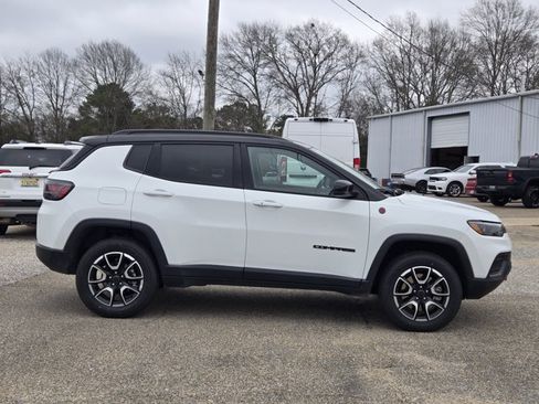 Certified 2025 Jeep Compass Trailhawk w/ Trailhawk Elite Group AWD/4WD image 6