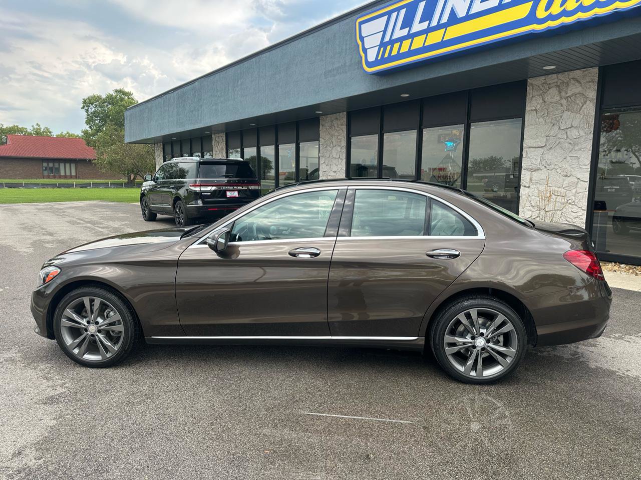 Used 2017 Mercedes-Benz C 300 4MATIC Sedan image 4