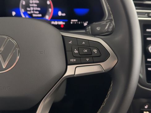 Used 2022 Volkswagen Tiguan SE image 22