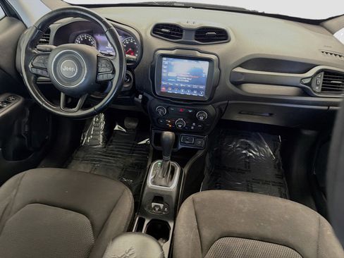 Used 2018 Jeep Renegade Altitude w/ UConnect 8.4 Nav Group FWD image 12