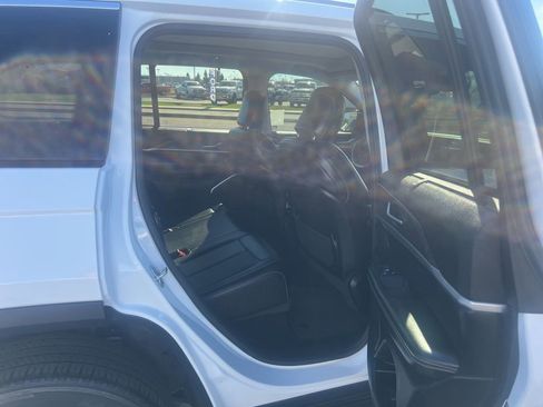 Used 2022 Jeep Grand Cherokee Limited 4xe w/ Luxury Tech Group II image 36