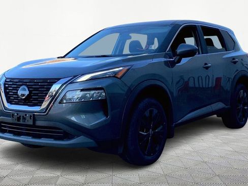 Used 2023 Nissan Rogue SV image 3