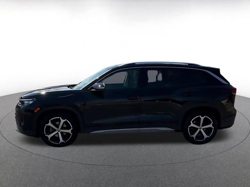 Used 2026 Volkswagen Tiguan SE FWD image 8
