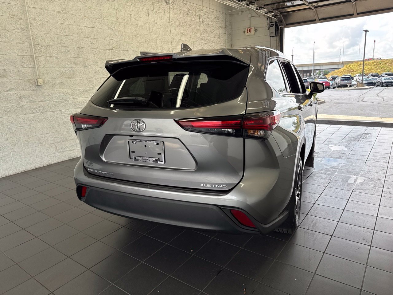Used 2025 Toyota Highlander XLE AWD/4WD image 7