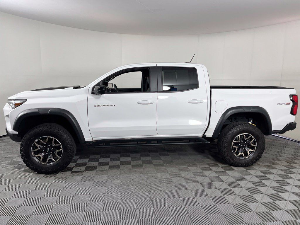 Certified 2024 Chevrolet Colorado ZR2 w/ ZR2 Convenience Package III AWD/4WD image 16
