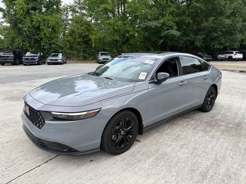 Used 2025 Honda Accord SE image 6