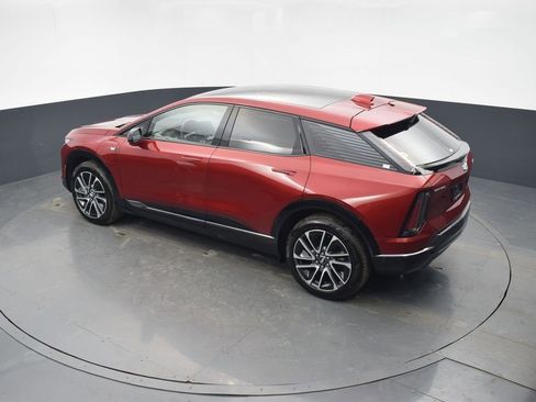 Certified 2025 Cadillac Optiq Sport 2 w/ LPO, Floor Liner Package image 47