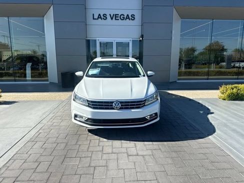 Used 2018 Volkswagen Passat 2.0T SE FWD image 2