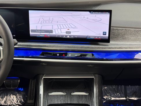 Used 2023 BMW 760i xDrive w/ Executive Package image 24